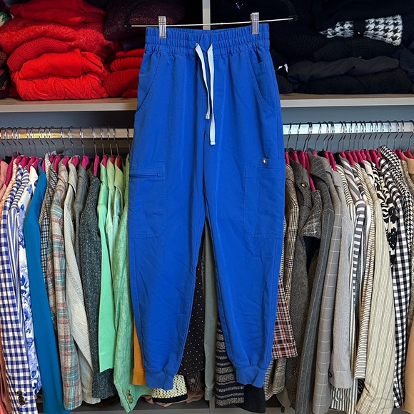 Figs royal blue elastic waistband 9 pocket jogger style scrub pants size XS - Picture 1 of 3